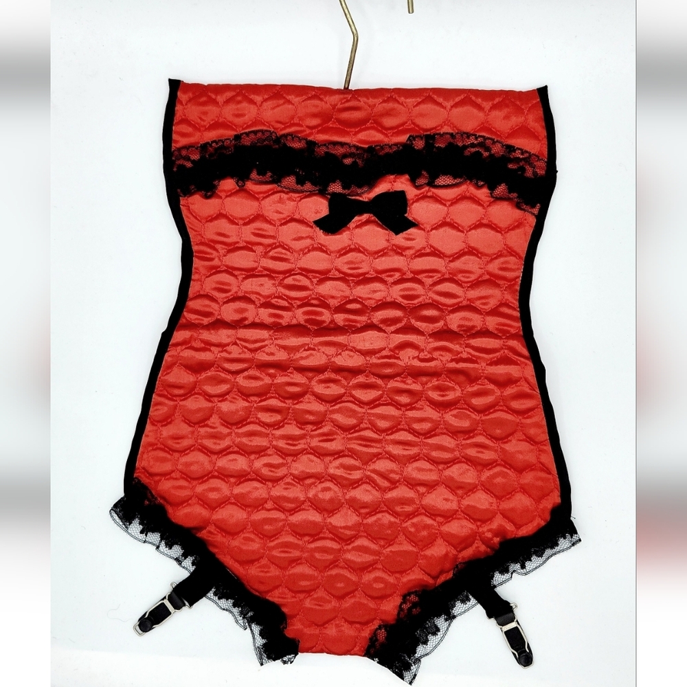 1950s Vintage Red Silk And Black Lace Hourglass Shaped Lingerie Bag With Garters